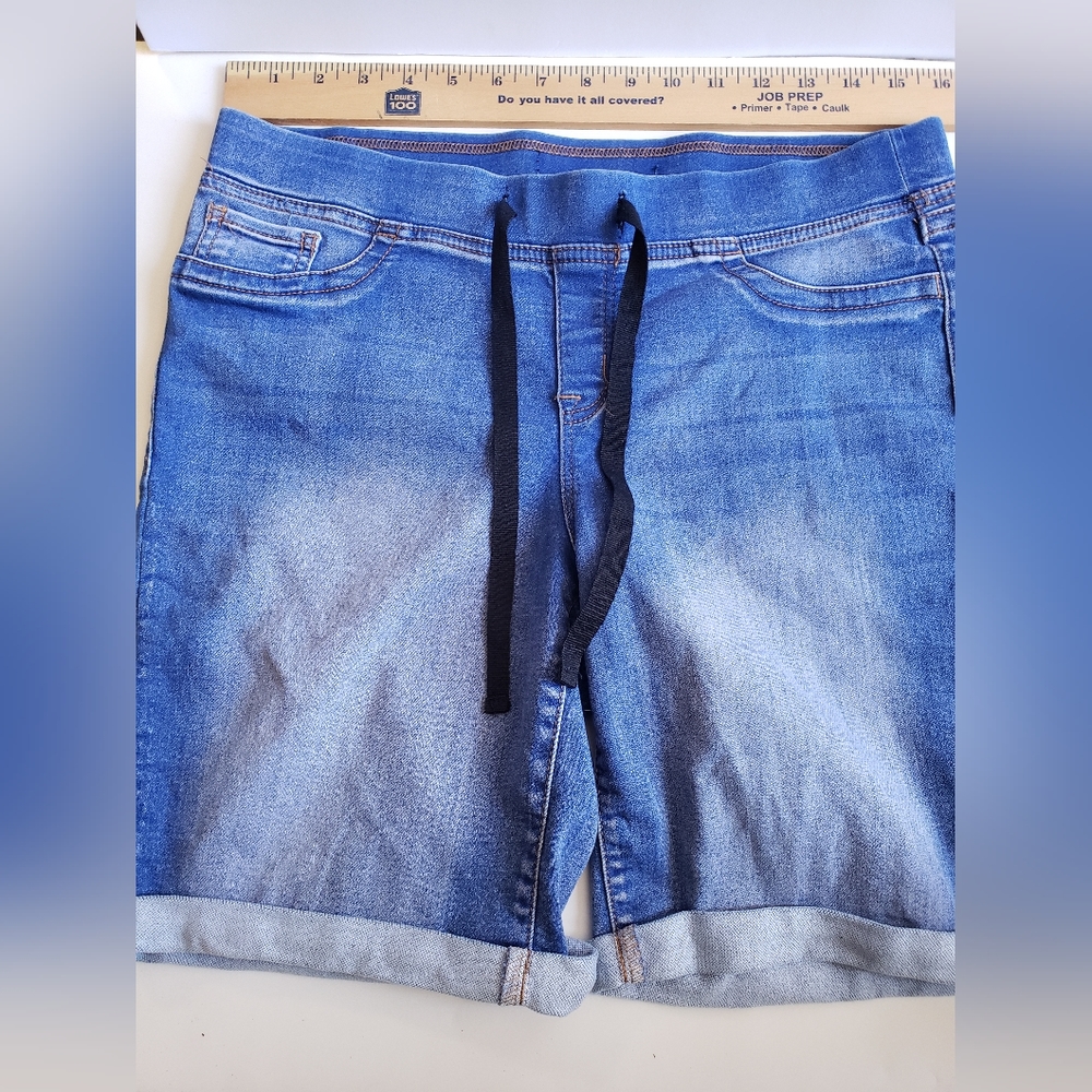 No boundaries  jean shorts read description